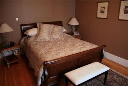 La Boheme Restaurant & B&B Edmonton Room photo